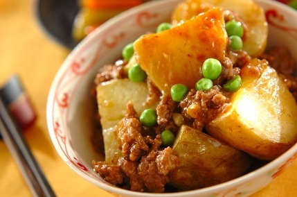 揚げジャガイモのピリ辛煮