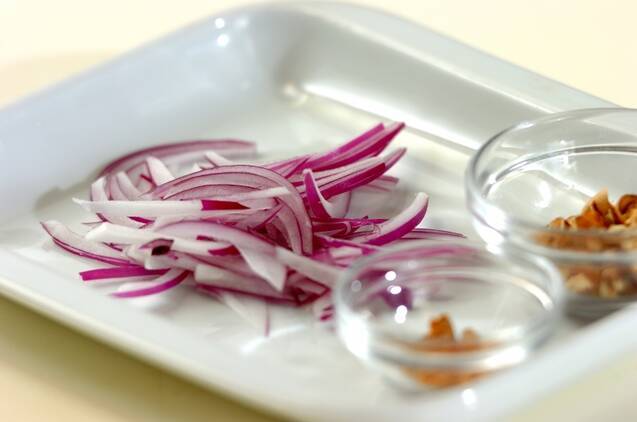 豚しゃぶバインミー（ベトナム風サンドイッチ）の作り方の手順2