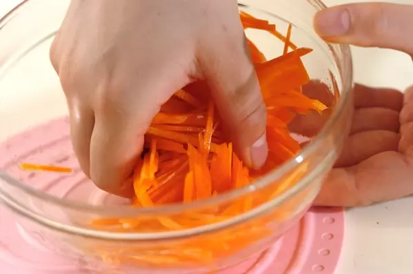 豚しゃぶバインミー（ベトナム風サンドイッチ）の作り方3