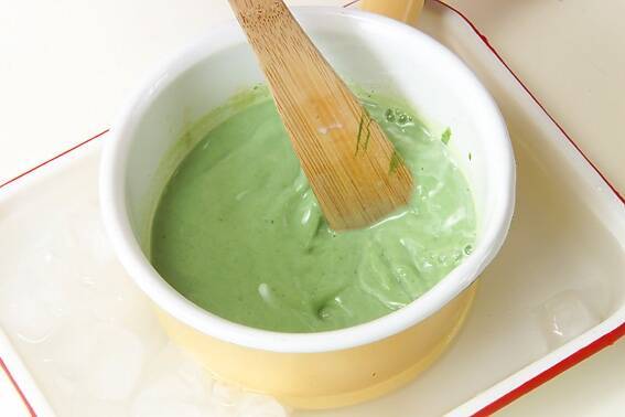 抹茶牛乳ゼリーあずき添の作り方の手順4