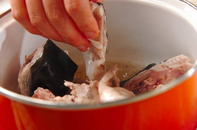 アラの煮付けの作り方の手順3