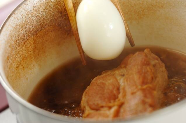 味しみしみ！豚ロース とゆで卵の煮ものの作り方の手順4