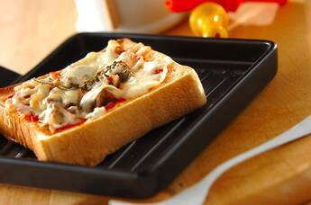 オイルサーディンとレンコンのピザトースト