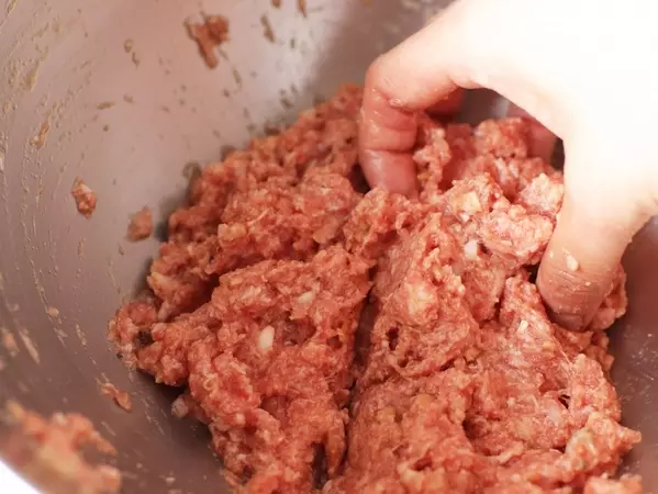 うまみじゅわーっと!しいたけ肉詰め 黄身添えの作り方1