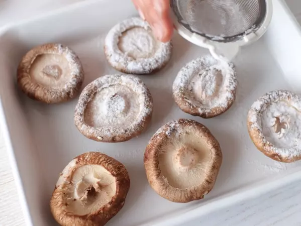 うまみじゅわーっと!しいたけ肉詰め 黄身添えの作り方2