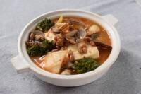 納豆とアサリとブロッコリーの熱々チゲ