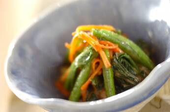 小松菜とニンジンのゴマ和え