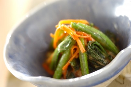 小松菜とニンジンのゴマ和え