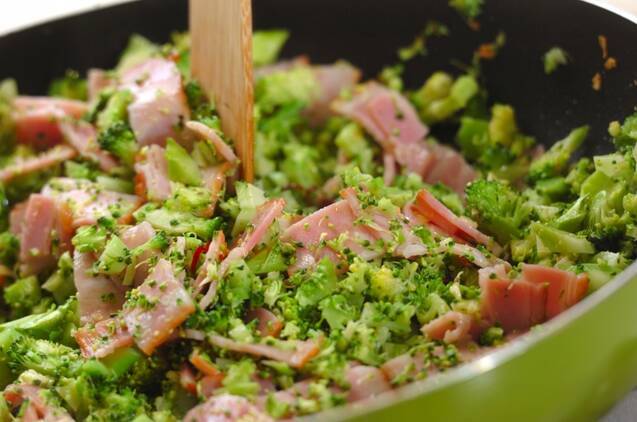 ブロッコリーのペペロンチーノの作り方の手順3