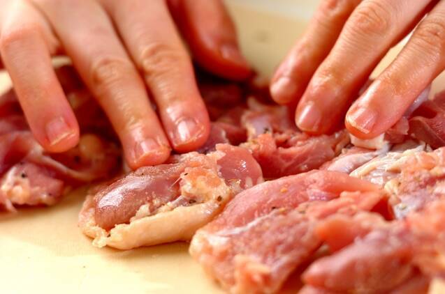 チキンのトマトチーズ焼きの作り方の手順1