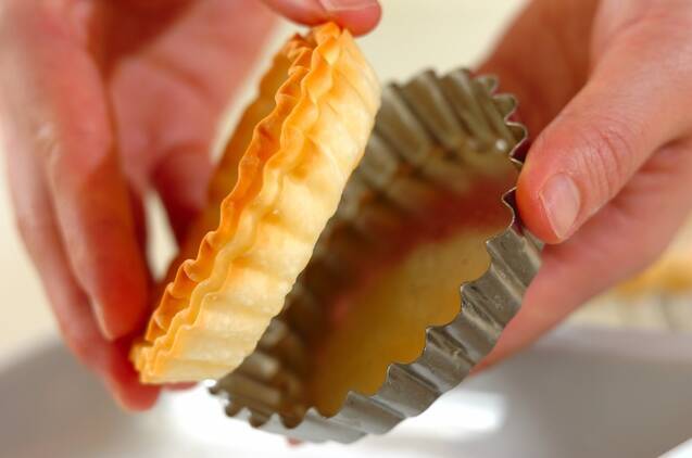 余った餃子の皮をアレンジ イチゴとアイスのタルト by和田 良美さんの作り方の手順4