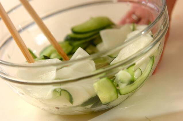 大根とキュウリの即席漬けの作り方の手順4