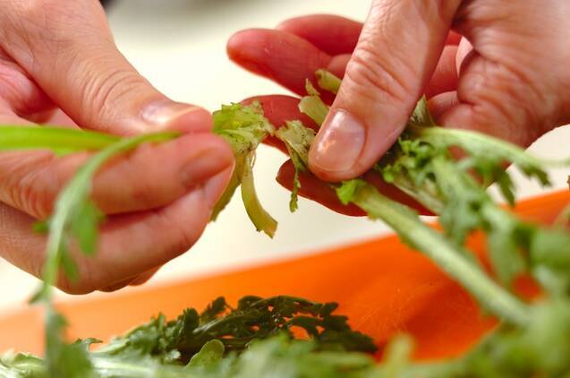 春菊のナムルの作り方の手順1