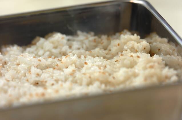 サーモンとアボカドの巻き寿司の作り方の手順2