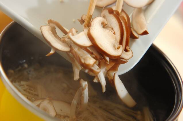 キノコ汁の作り方の手順5