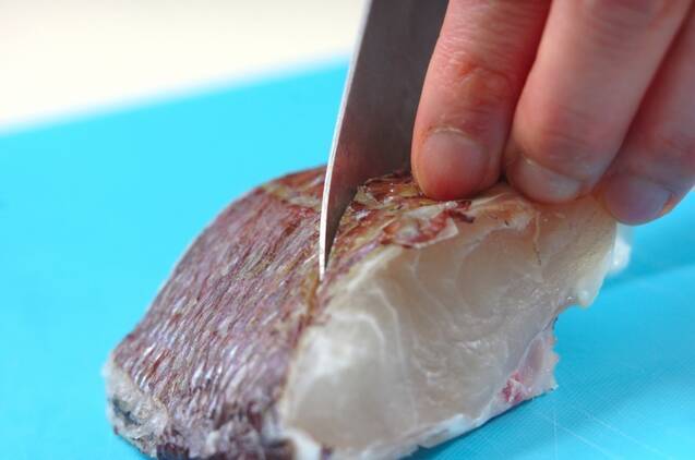 鯛のトマトソースソテーの作り方の手順1