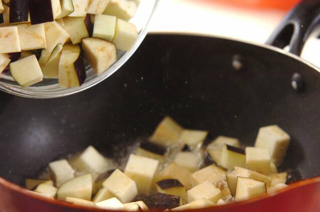 ナスのクミンオイル炒めの作り方の手順3