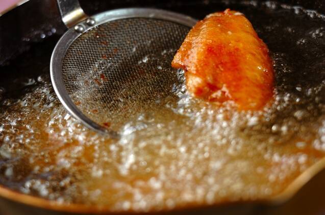 鶏手羽中の甘辛揚げの作り方の手順3