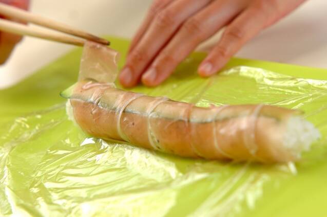 生ハムとズッキーニのスティックおにぎりの作り方の手順3