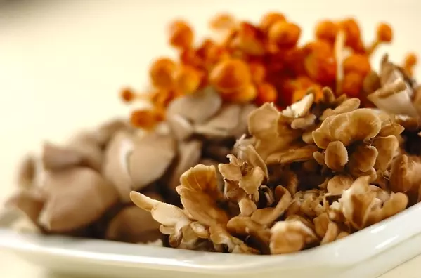 常備菜にぴったり!キノコの佃煮の下準備1