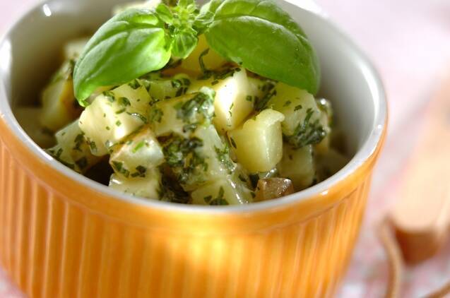 バジルの人気レシピ サラダからご飯ものまで23選 上手な保存方法 Macaroni