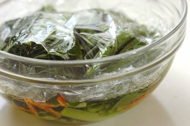 小松菜と桜エビのレンジ煮びたしの作り方の手順2