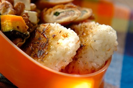 シラスとショウガの焼きおにぎり