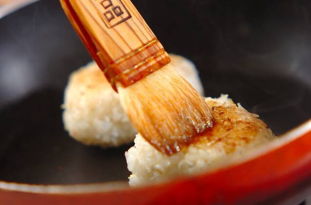 シラスとショウガの焼きおにぎりの作り方の手順3