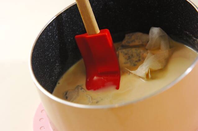 バニラアイス～ミルクティーコンフィチュール添え～の作り方の手順2