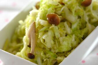 作り置きキャベツとシメジの塩麹もみ