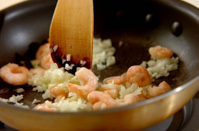 エビと枝豆の混ぜピラフの作り方の手順2