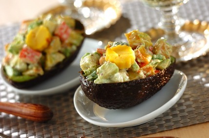 伊達巻きとアボカドのマヨネーズ和え