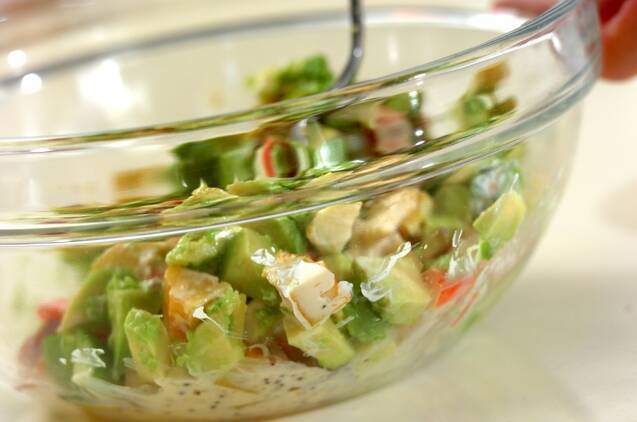 伊達巻きとアボカドのマヨネーズ和えの作り方の手順5