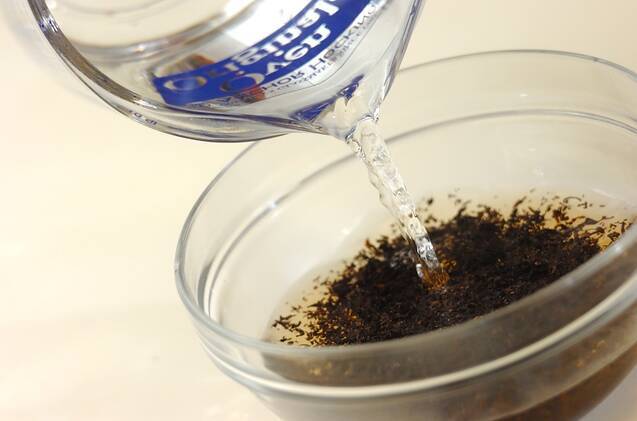 すりおろしショウガとハチミツの紅茶の作り方の手順1