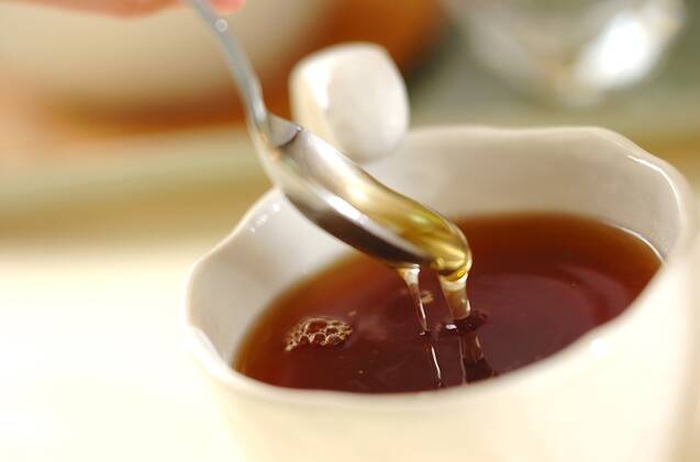 すりおろしショウガとハチミツの紅茶の作り方の手順2