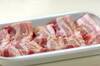 豚バラ肉のソテー 梅オイスターソースの作り方の手順1