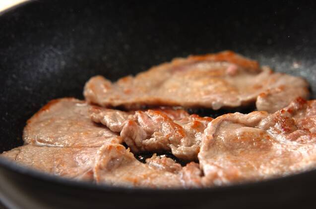 豚肉の黒酢ショウガ焼きの作り方の手順2