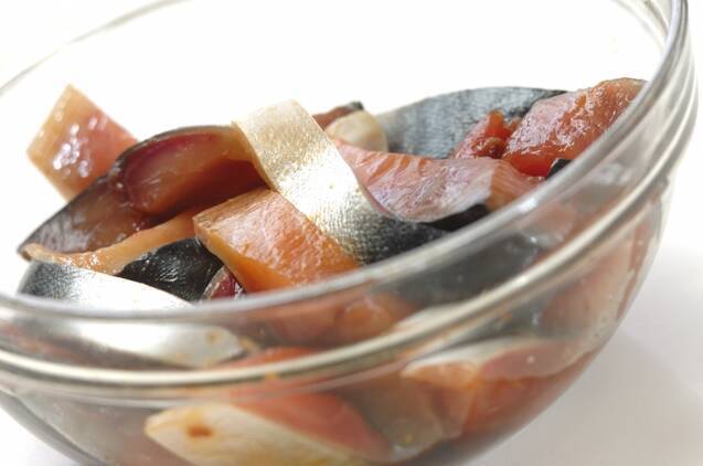 サクサク！ニンニクの香りが食欲そそる サバの竜田揚げの作り方の手順1