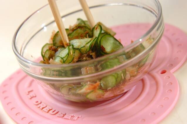 キュウリのおかかじょうゆの作り方の手順2