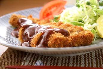 サクサクおいしい！定番豚ロース肉のとんかつ