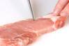 サクサクおいしい！定番豚ロース肉のとんかつの作り方の手順1