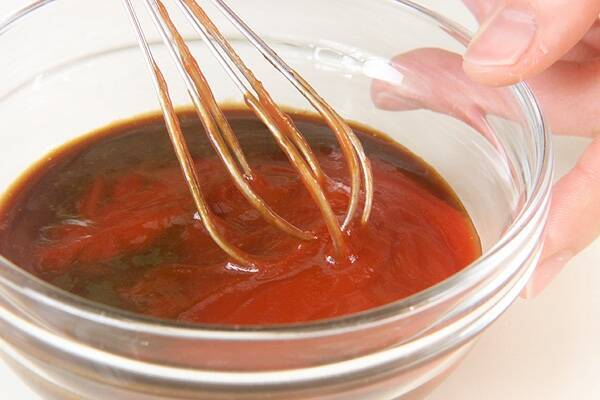 サクサクおいしい！定番豚ロース肉のとんかつの作り方の手順5