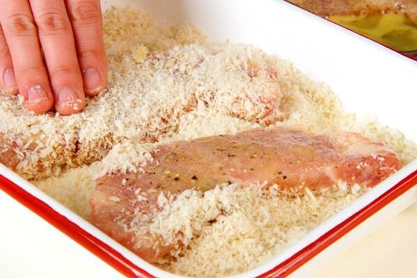 サクサクおいしい！定番豚ロース肉のとんかつの作り方の手順6