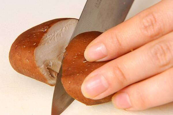 絶品スープで！やみつきキムチ鍋の作り方の手順1