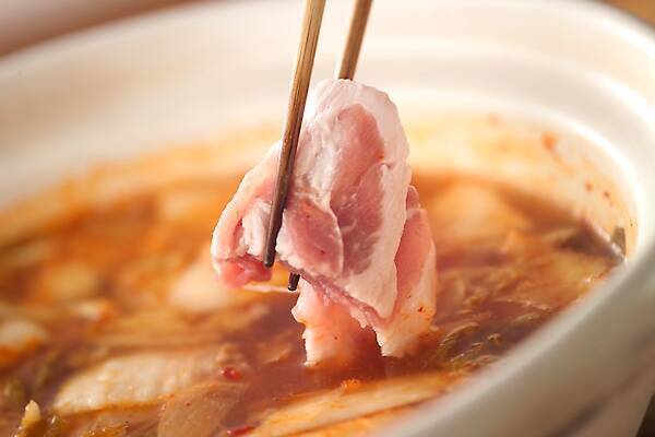 絶品スープで！やみつきキムチ鍋の作り方の手順15