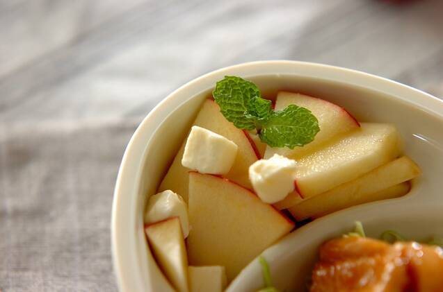 リンゴのクリームチーズ和え