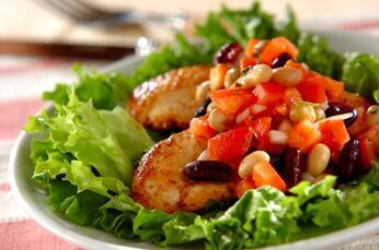 ささ身ソテーのミックスビーンズのマリネ添え