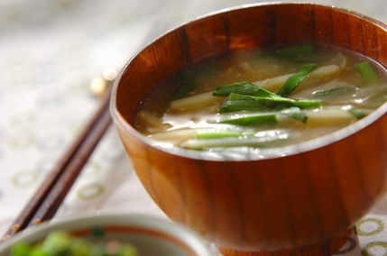 新ジャガとニラのみそ汁