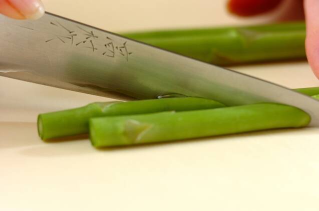 グリーンアスパラと牛肉の炒め物の作り方の手順2