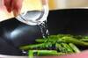 グリーンアスパラと牛肉の炒め物の作り方の手順3